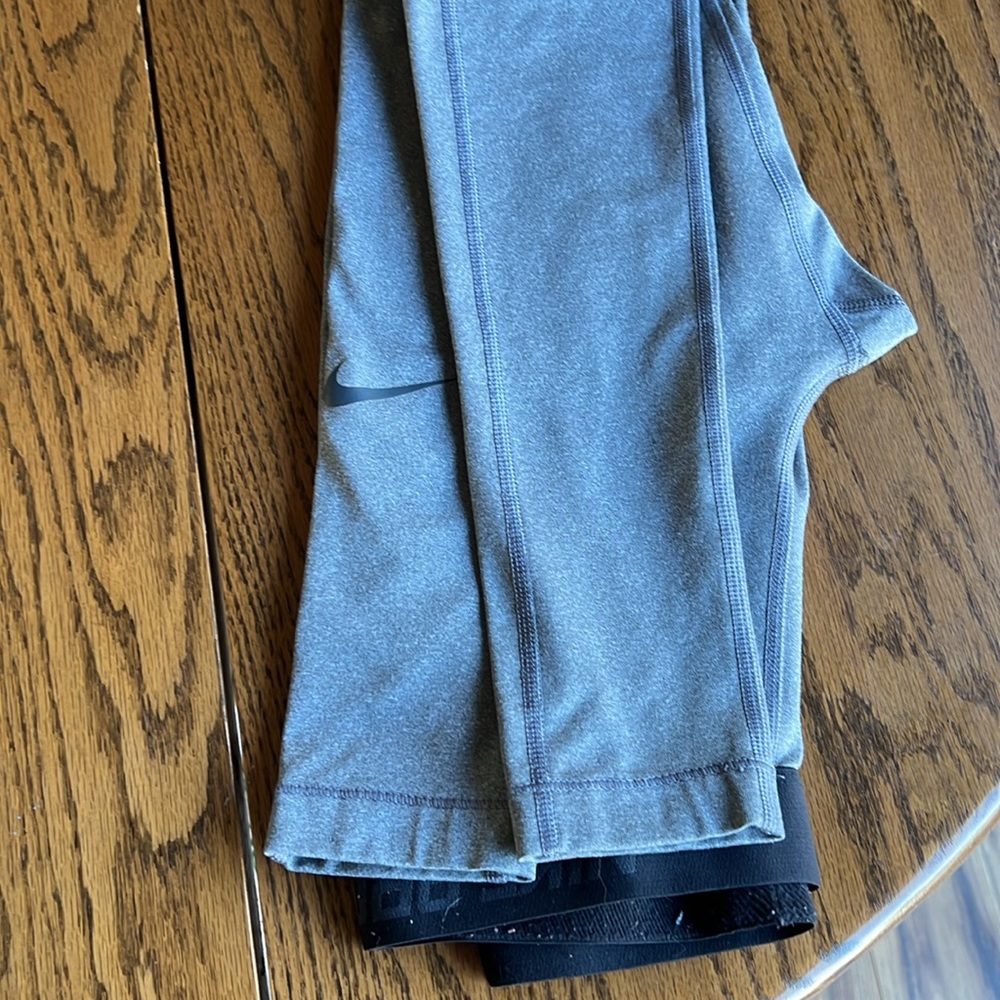 Nike Dri-Fit XS one Black one Grey/Black Leggings - Picture 7 of 7